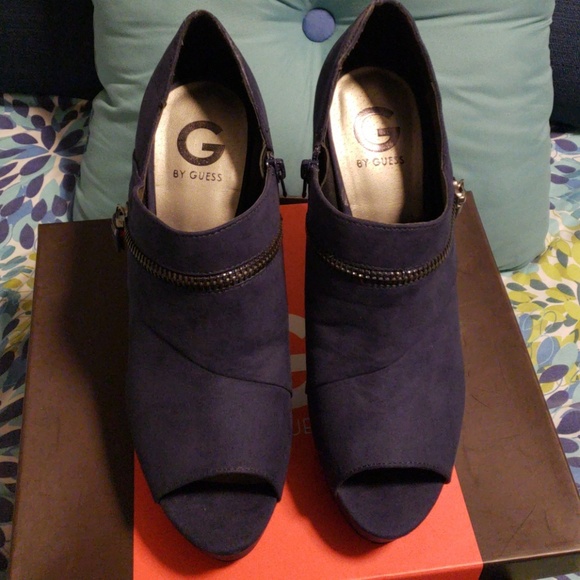 Shoes - Picture 7 of 8